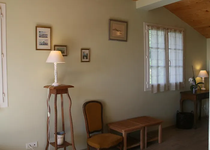 Les Fleurs Du Parc Bed & Breakfast