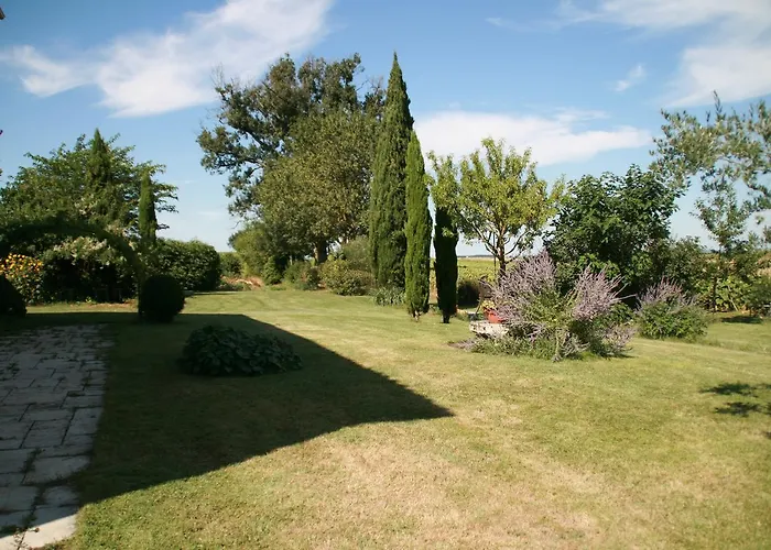 Les Fleurs Du Parc Bed & Breakfast *