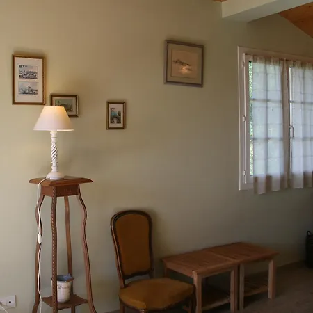 Les Fleurs Du Parc Bed & Breakfast