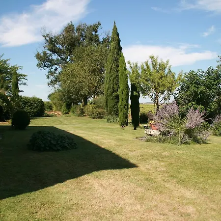 Les Fleurs Du Parc Bed & Breakfast *